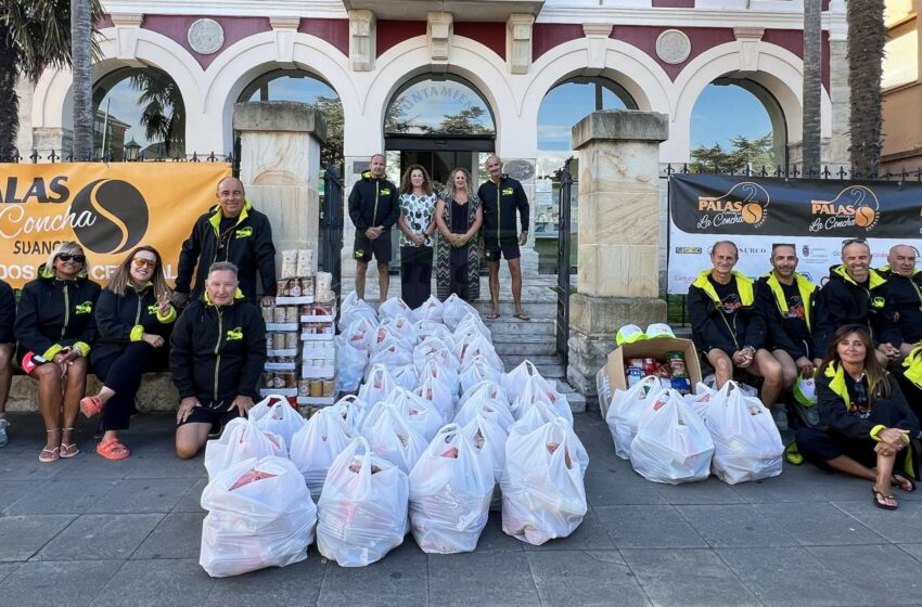 Voluntarios del II Maratón de Palas La Concha realizan la primera entrega solidaria al Banco de Alimentos de Suances