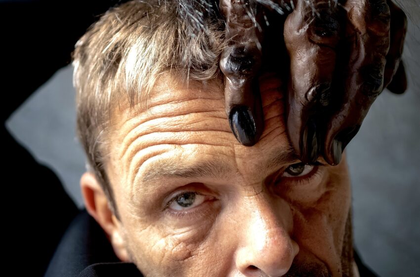  Edy Asenjo lleva «Gorila, la jaula humana» al mayor espacio cultural de latinoamérica y regresa a Cantabria este otoño