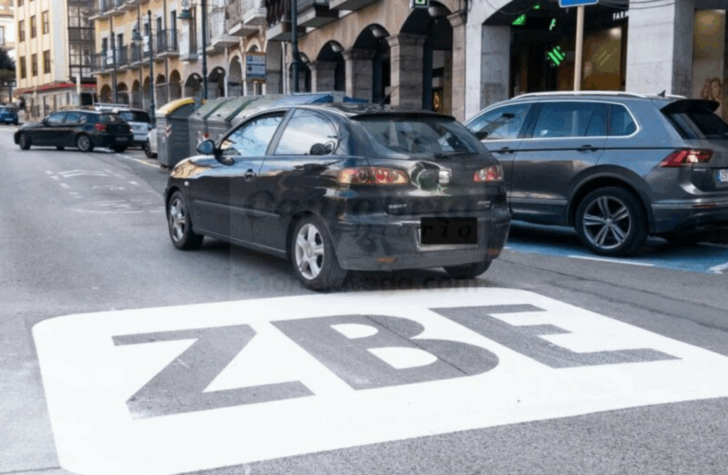 En la imagen la ZBE de Torrelavega, que ha generado polémica por parte de comerciantes