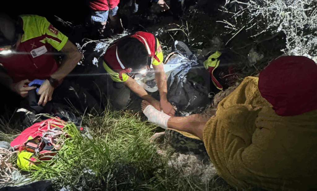 Rescate nocturno de un joven de Oriñón que se lesionó cuando hacía una ruta por un monte de Liendo