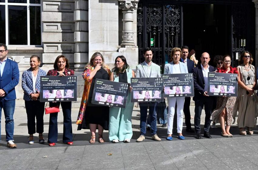  Santander recuerda a las dos mujeres asesinadas por violencia de género en Navarra y Badajoz