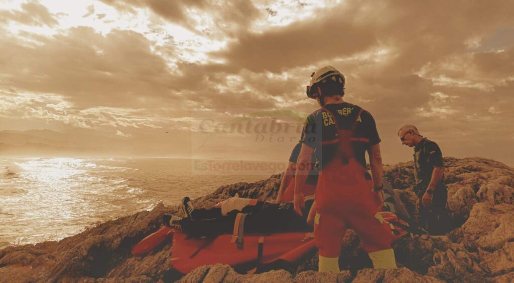 Rescatado un pescador caído en una zona acantilada de San Vicente de la Barquera