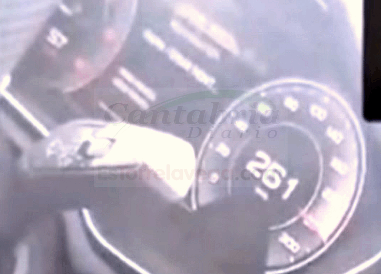 Investigado un conductor que circulaba a 260 kilómetros por hora con siete personas en el coche