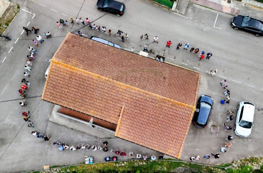  Vecinos de San Román de La Llanilla se movilizaron para reclamar una biblioteca pública