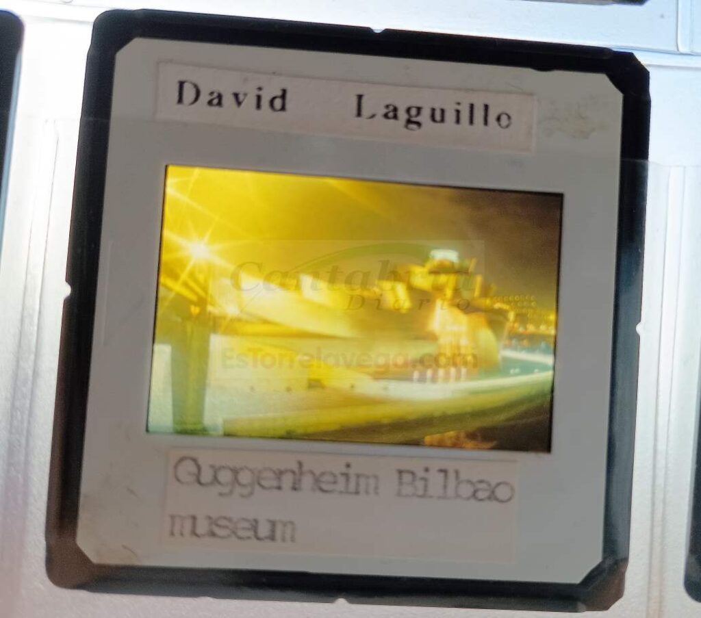 Una foto nocturna del museo Guggenheim de Bilbao - (C) Foto: David Laguillo / CANTABRIA DIARIO