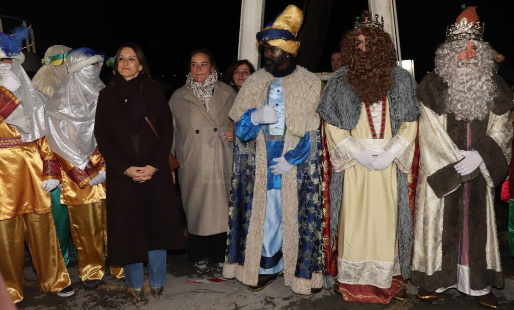 En las imágenes las Cabalgatas de Santander y San Vicente de la Barquera