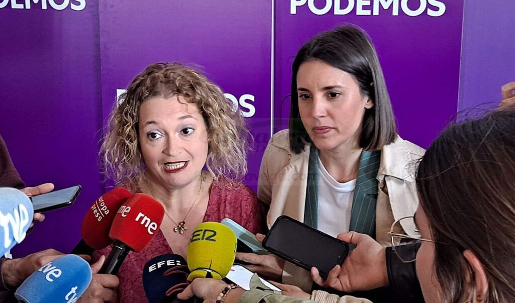 Mercedes González, de Podemos Cantabria, junto a Irene Montero