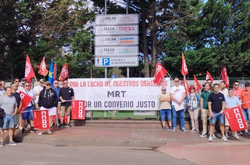  Cincuenta trabajadores asturianos se concentran ante Global Steel Wire en Santander